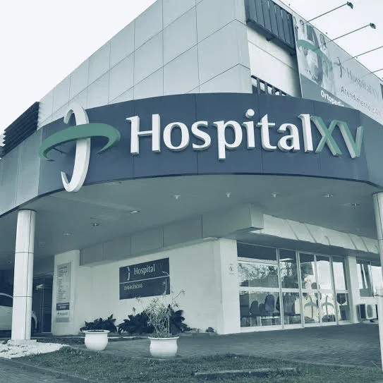Fachada do Hospital da XV, com o letreiro sobre a marquise
